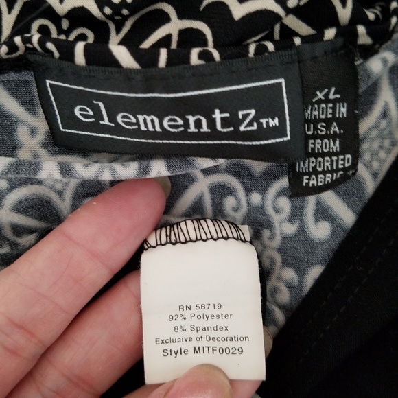 Elementz Black and white geometric graphic with ring cinch accent XL - Picture 7 of 7